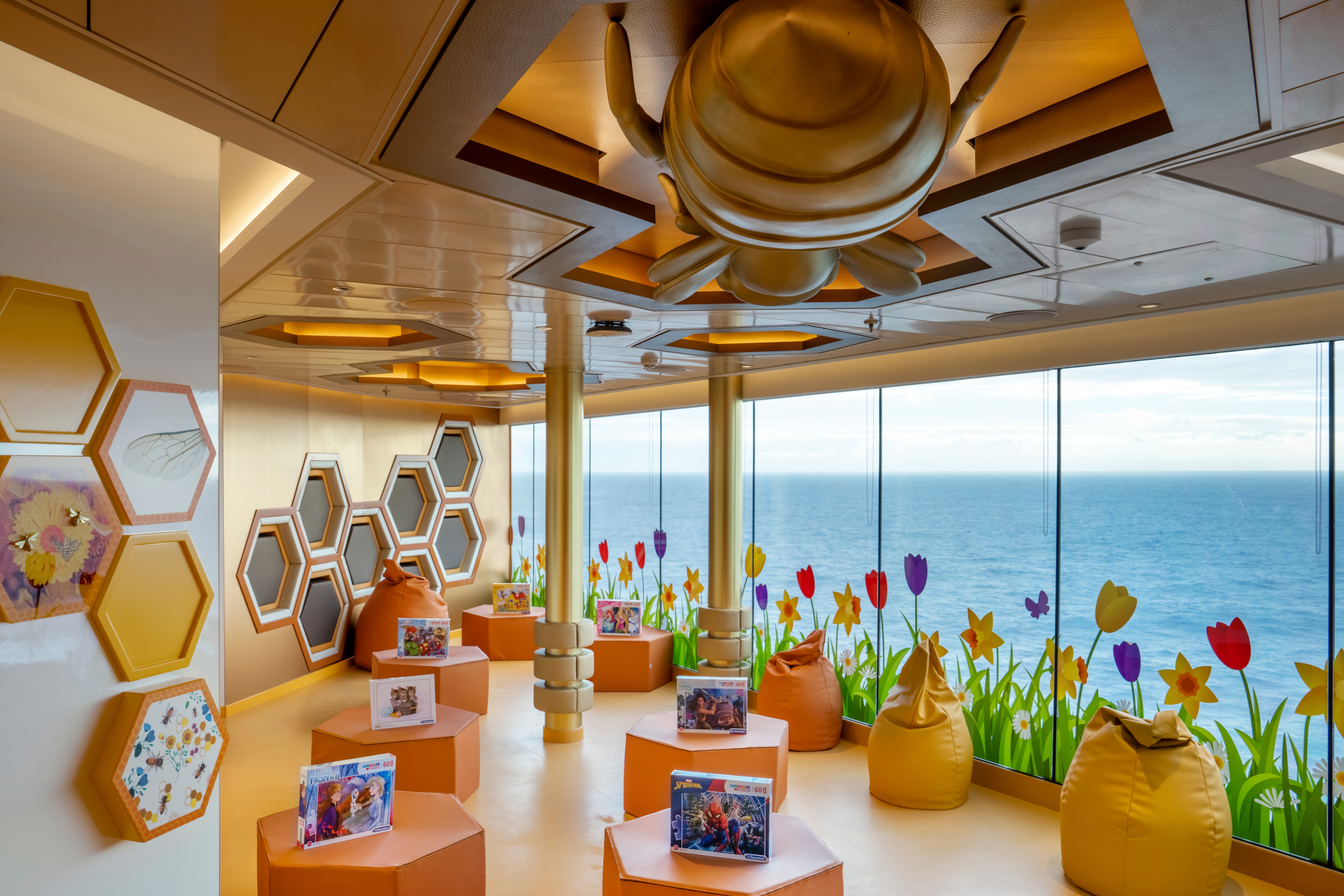 MyCruise MSC World-Europa Offentlige-arealer Teater-underholdning10